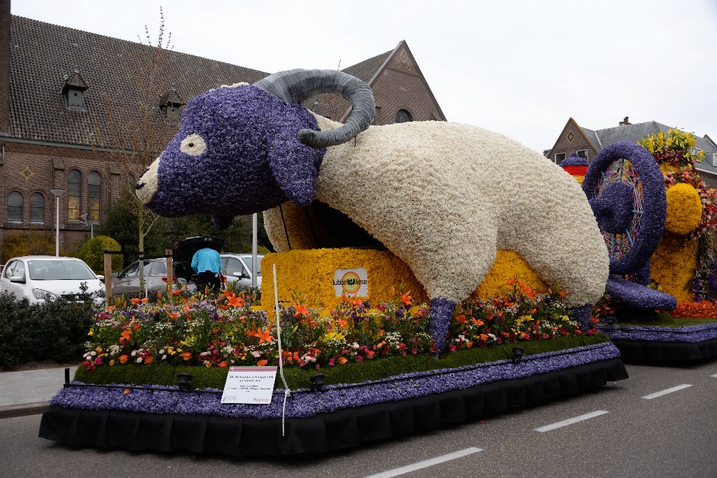 ../Images/Bloemencorso Noordwijkerhout 051.jpg